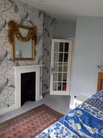1 bedroom in a 4 bed house in Crofton Road, London (SE5) - Family House